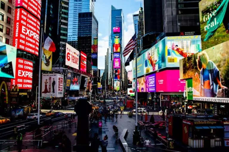 The Power of AI Algorithms in Revolutionizing Advertising Strategies